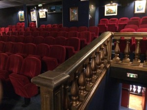 Salle Cinéma American Cosmograph. Source de l'image : https://www.american-cosmograph.fr/american-cosmograph-le-retour.html